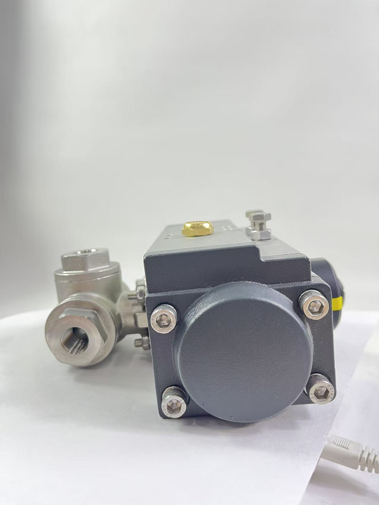 3-Way Ball Valve with Single-acting Pneumatic Actuator