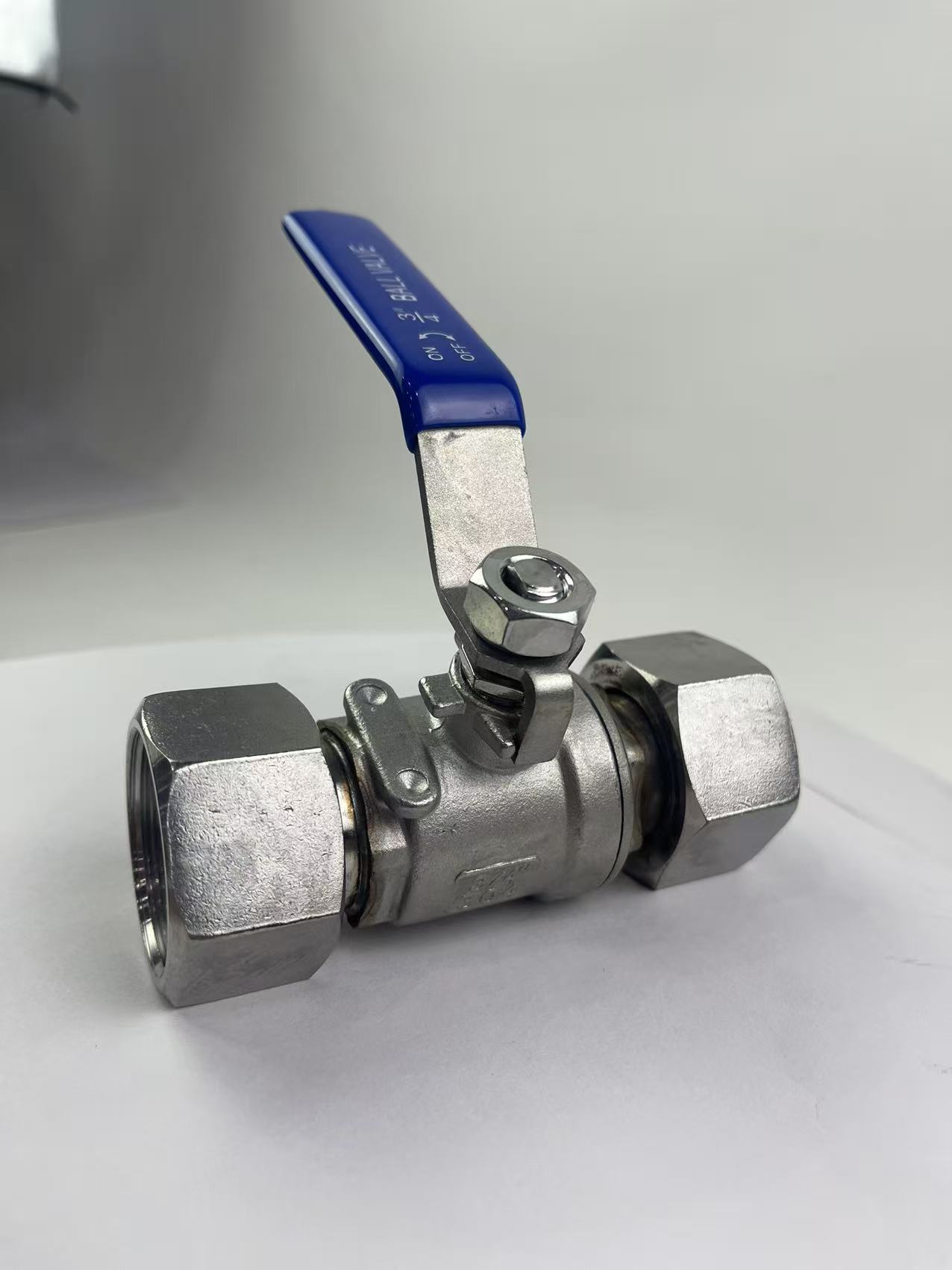 Manual Stainless Steel 2PC Ball Valve with Internal Thread And Union