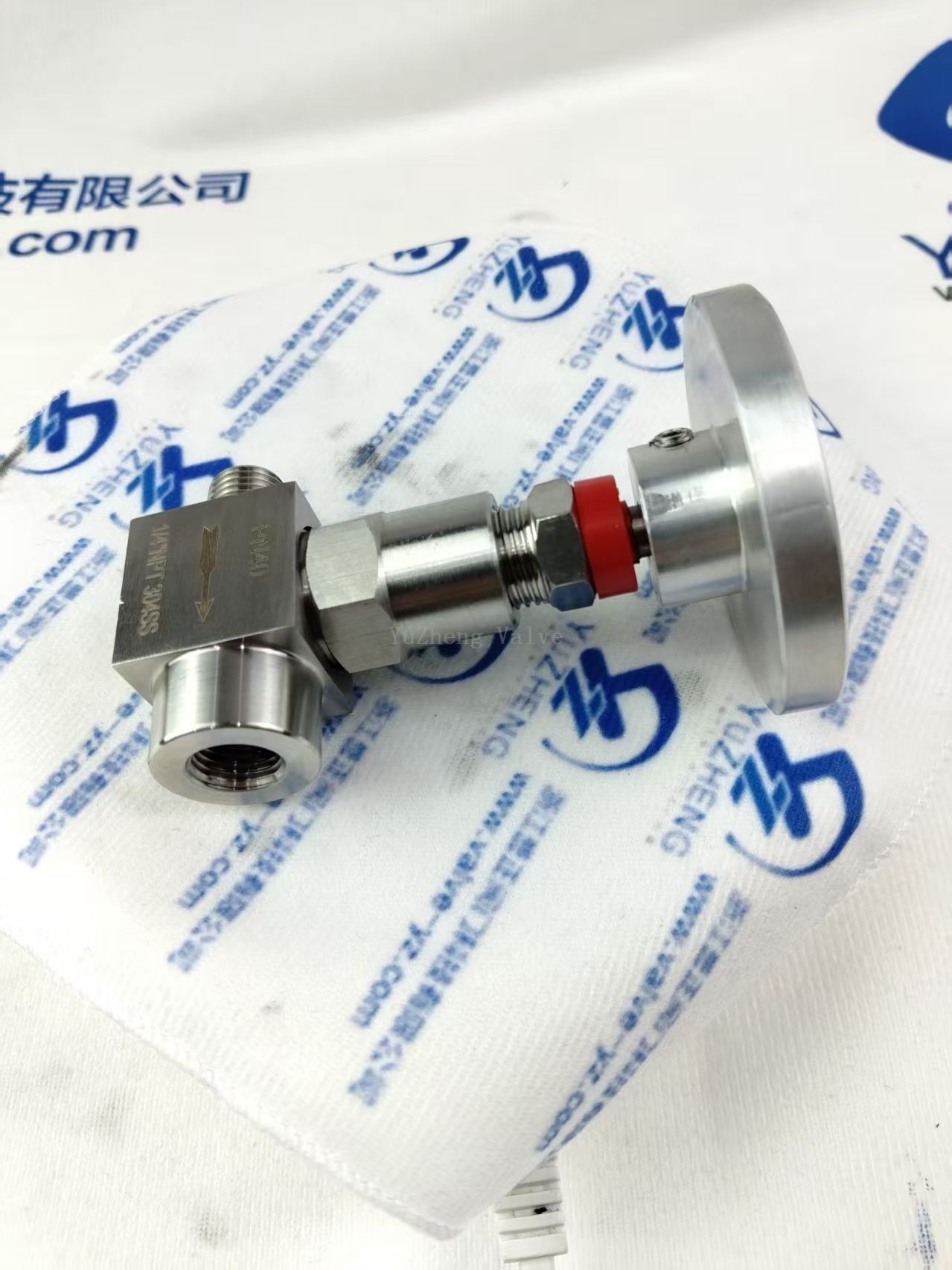Internal and external thread needle valve
