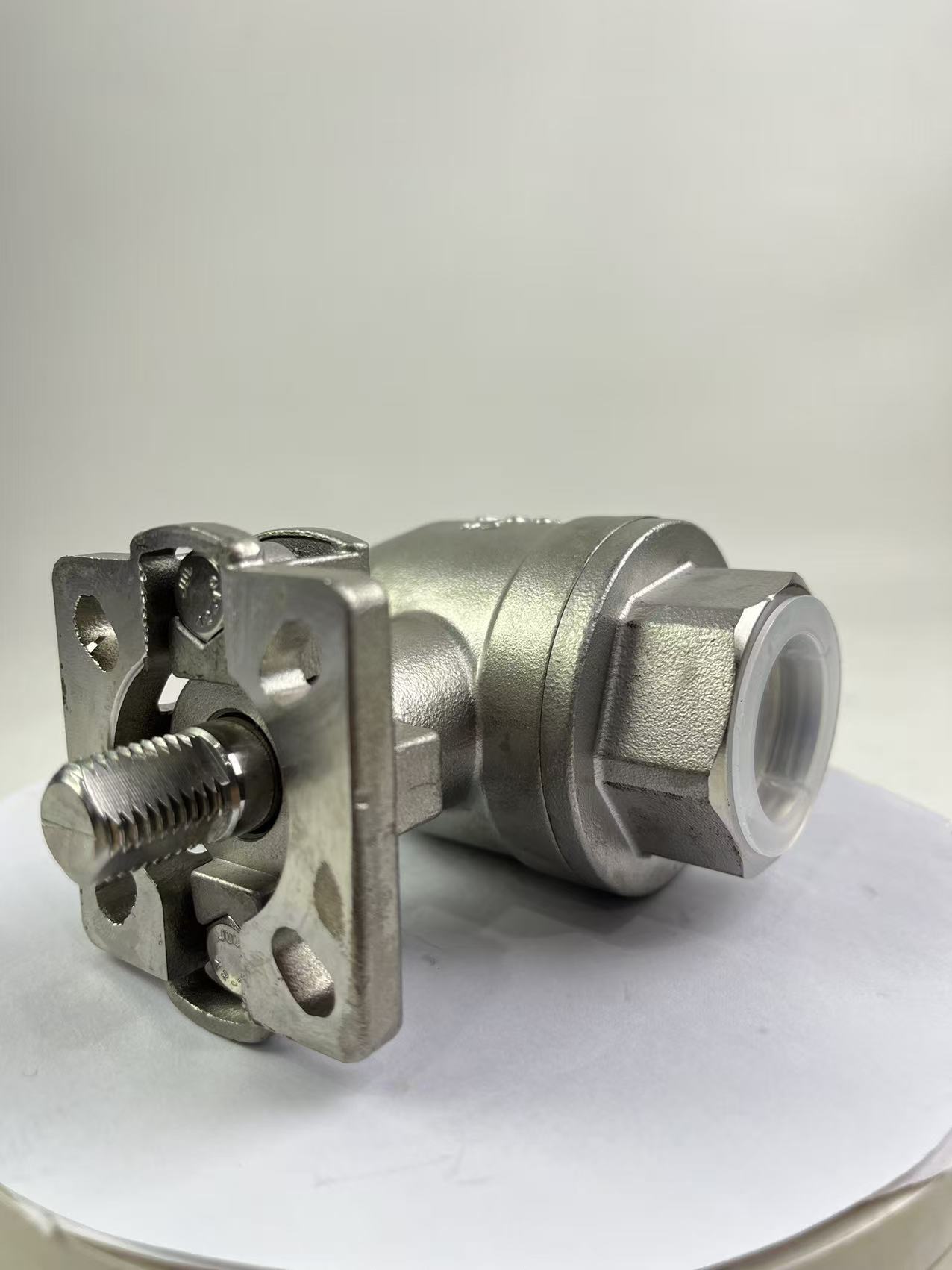 Stainless Steel Threaded Tee Vertical L-type Ball Valve with Mounting Pad