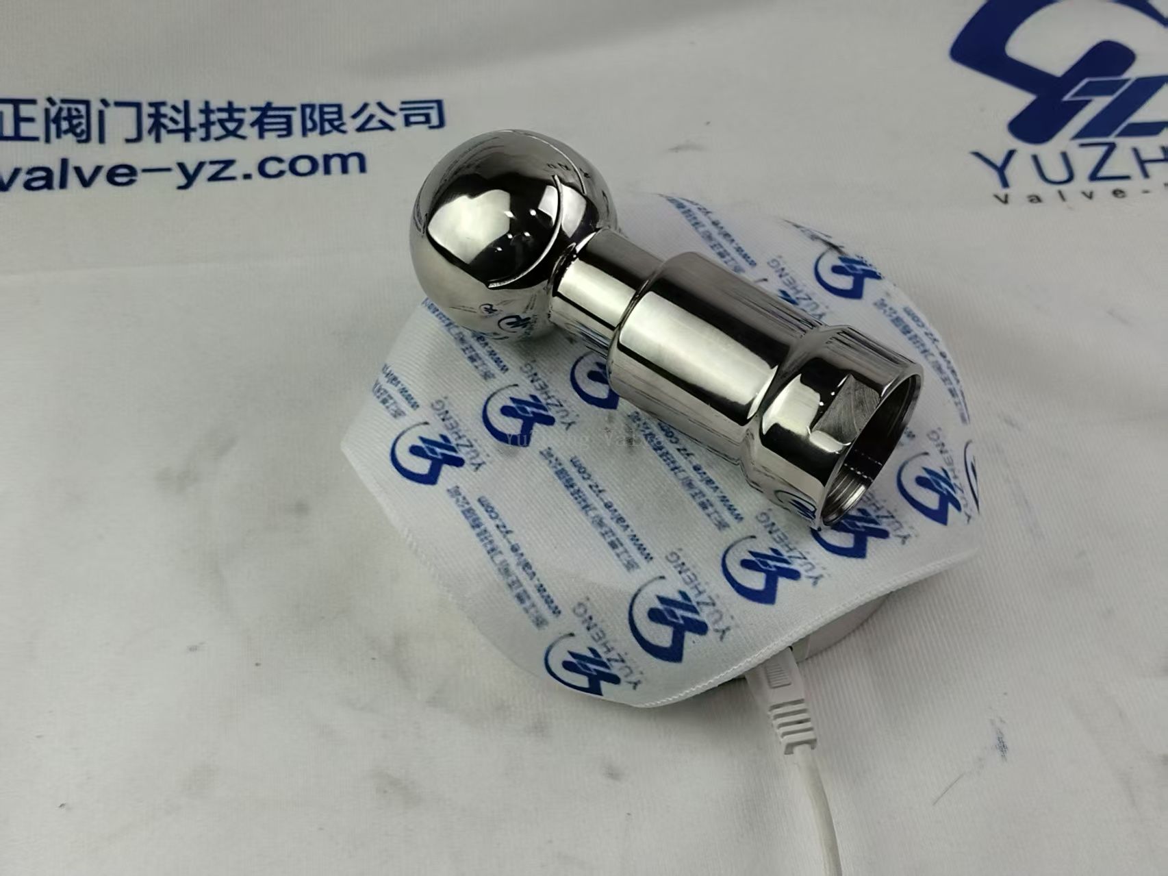 Sanitary Rotating Threaded Cleaning Ball